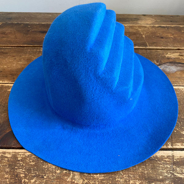 Custom: Escalier Hat